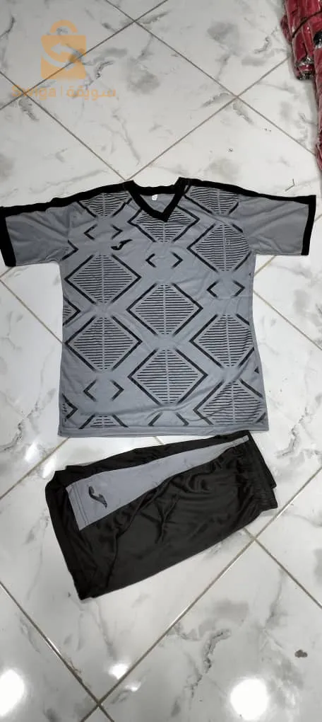 بذلاة رياضية لجميع الفئات العمرية