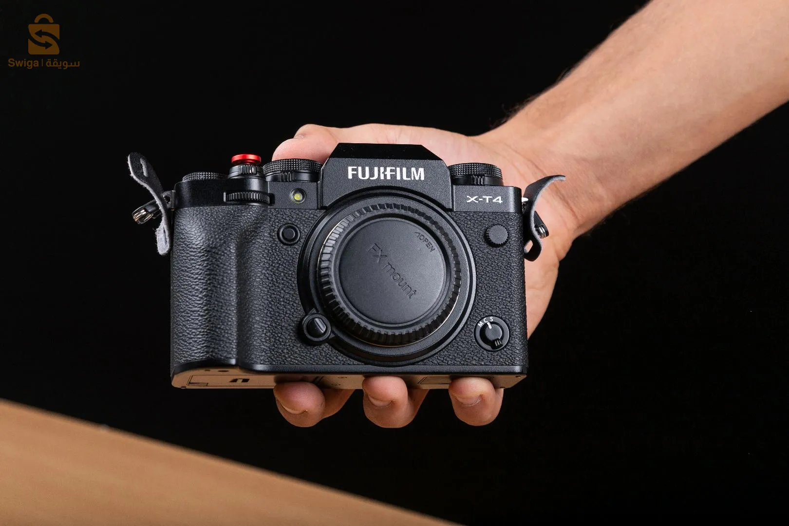 Fujifilm X-T4 (8k click) très bon état avec batterie original : 20.5 million 
lens 18-55mm  f2.8-4 avec bouchon et parasolie: 4 million 
Batterie Original : 14000 da
2 Batterie Mark FB : 9000 da