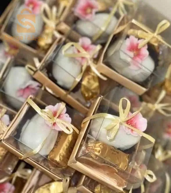 جوزية تمر محشي ورود الشكولاطة فراولة الشكولاطة  ثومي