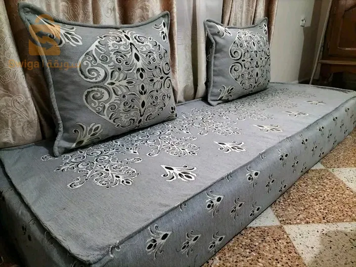 تفريشة وزوج مخاذ معمرين