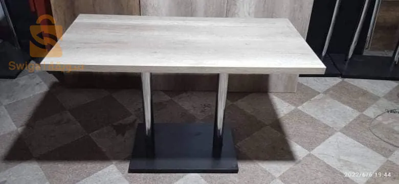 طاولات مقاهي و مطاعم باحجام مختلفة متوفر بالوان مختلفة