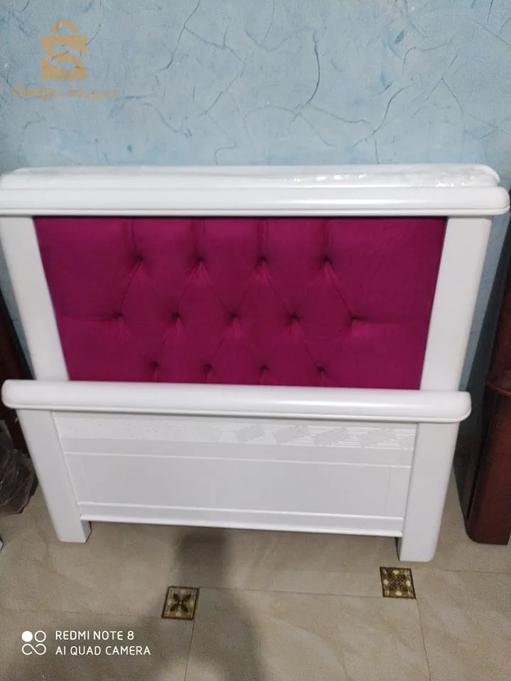les lit 🛏 bois hetre  très  solide
سرير خشب اتر  نوعية جد جيدة