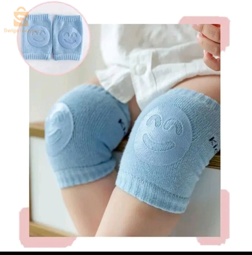 جوارب لحماية الطفل عند الحبو