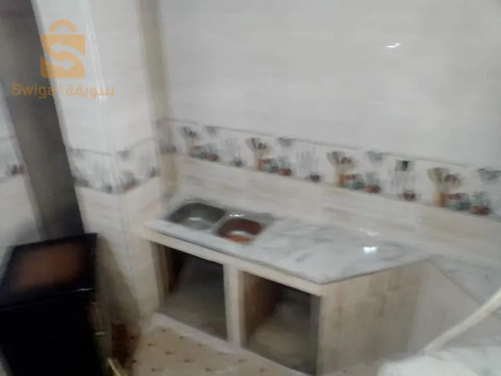 حرفي سيراميك ثقة وإتقان