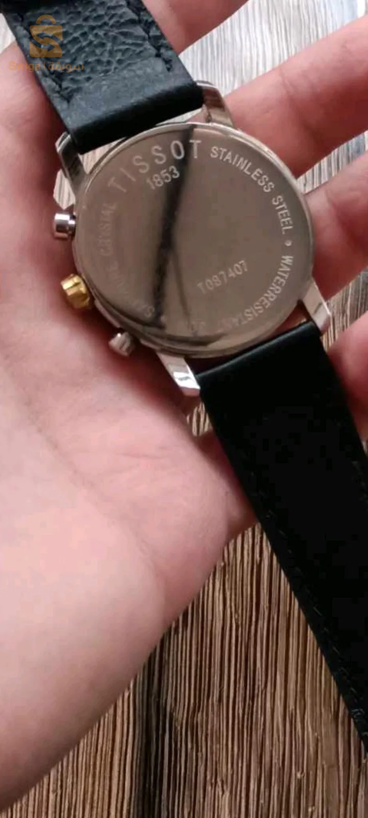 À vendre très belle montre Tissot original chronographe
Bracelet en cuir refait a les norme Bon Etat