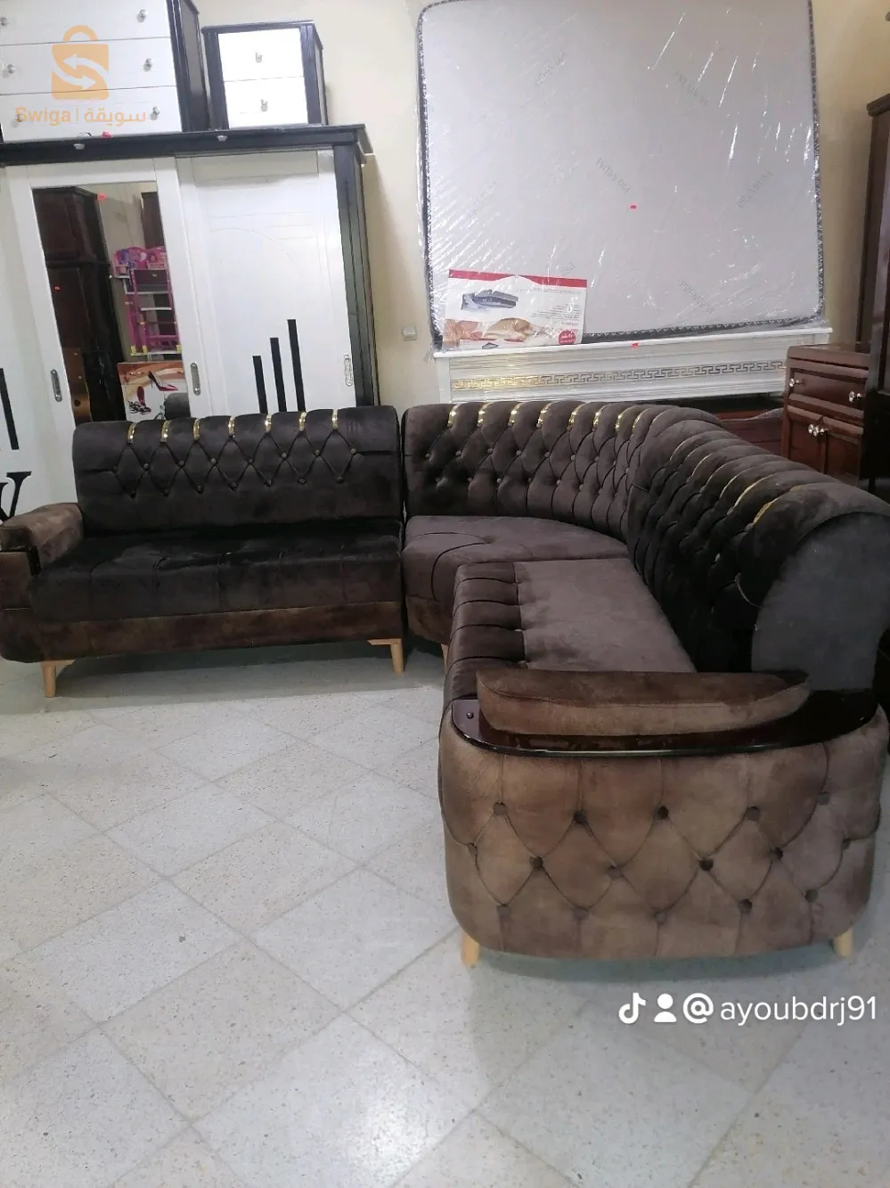 يوجد جميع انواع الاثاث