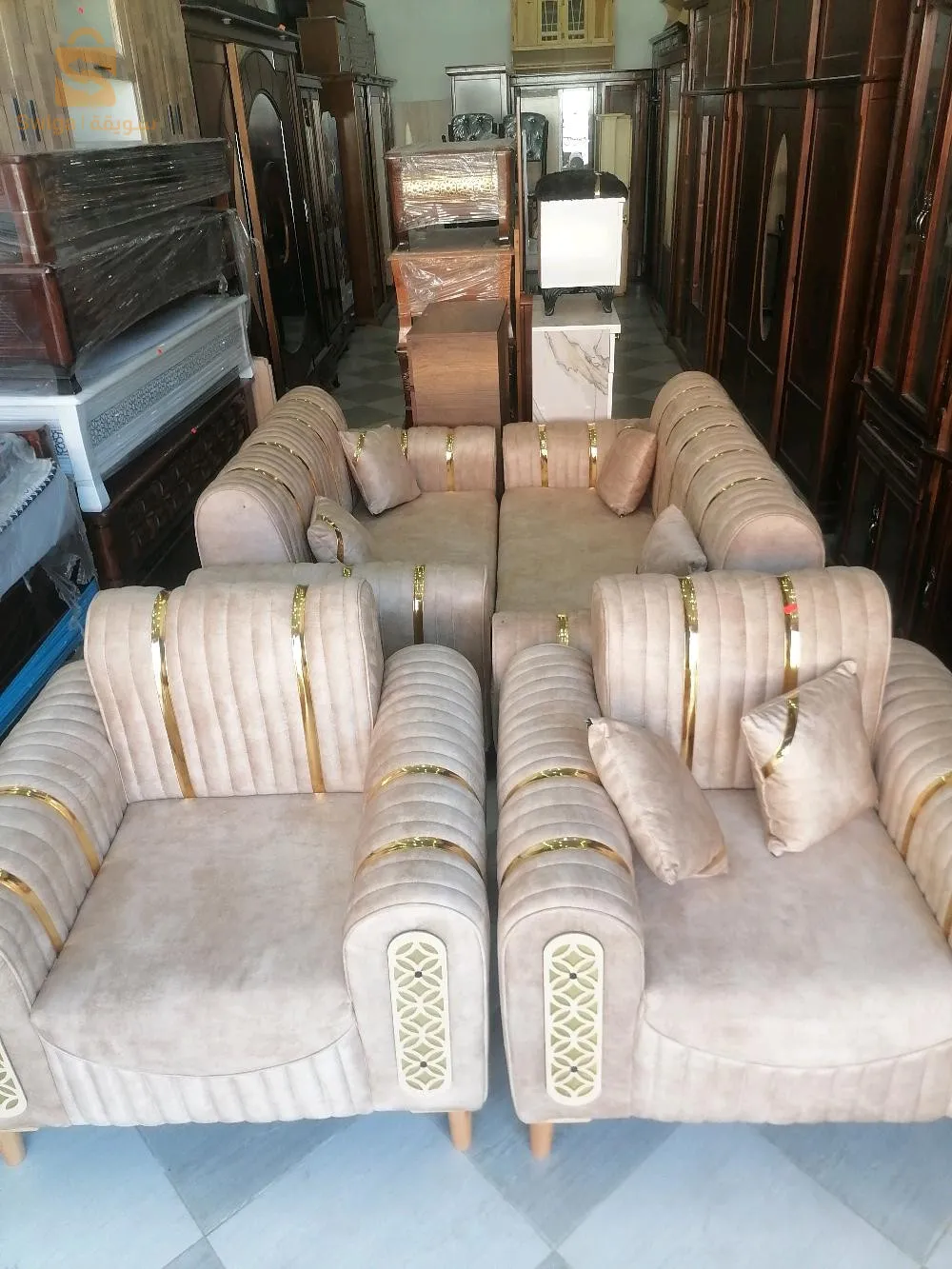 يوجد جميع انواع الاثاث