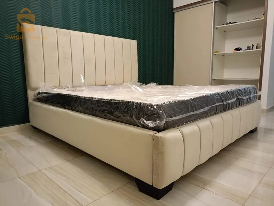 خزائن و أسرة نوم خشب احمر حسب الطلب