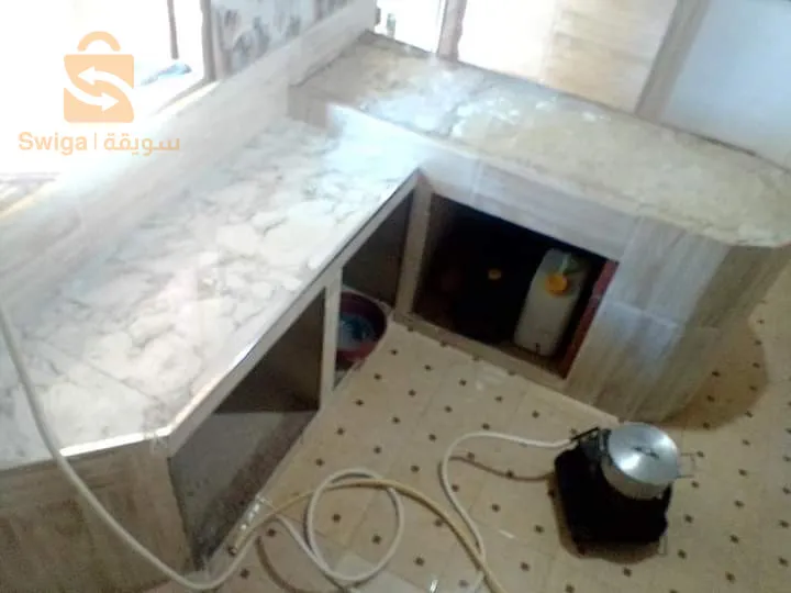 حرفي سيراميك ثقة وإتقان