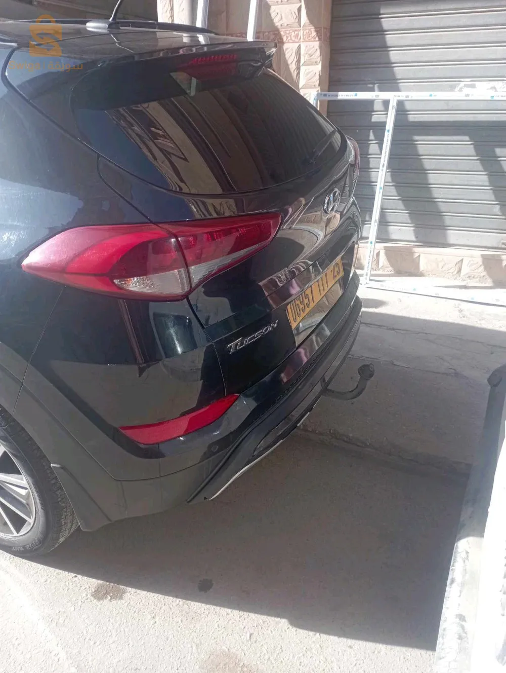 سيارة تيكسون للبيع فيها لال امامي ايمن و بارشوك