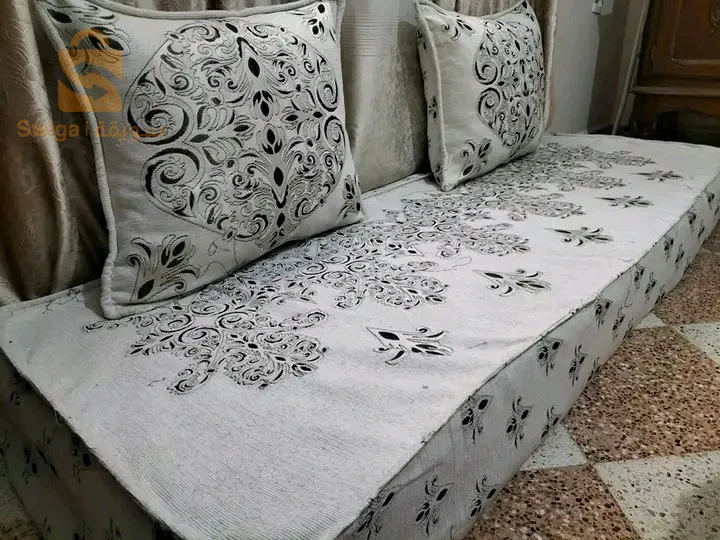 تفريشة وزوج مخاذ معمرين