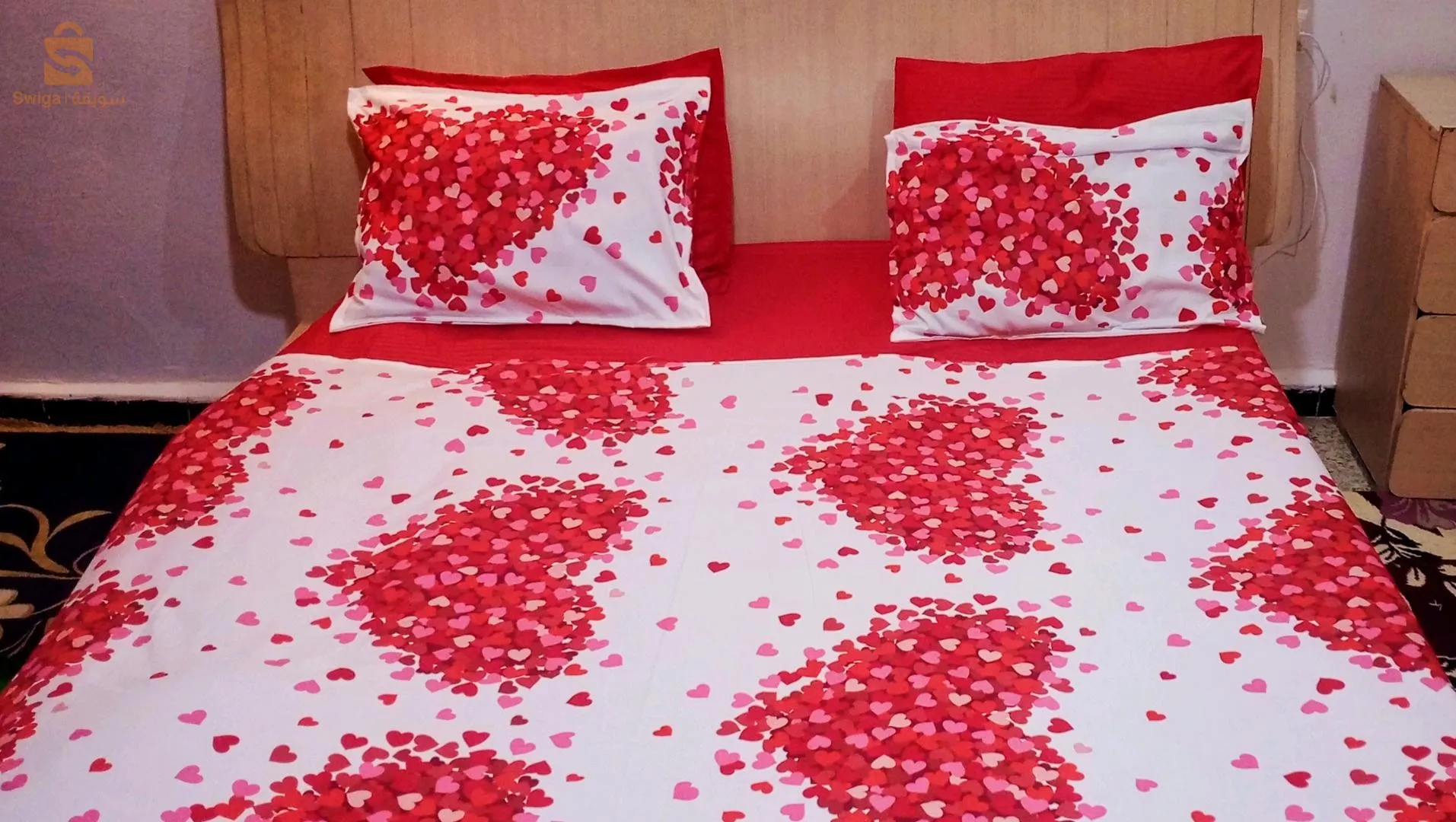 Parure de draps de haute qualité : housse de matelas + drap plat + 04 taies d'oreiller (02 imprimées et 02 unies).