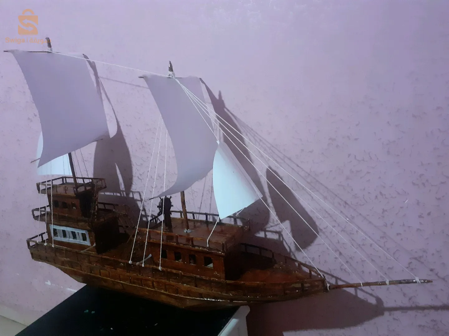 سفينة خشبية  لي الديكور
