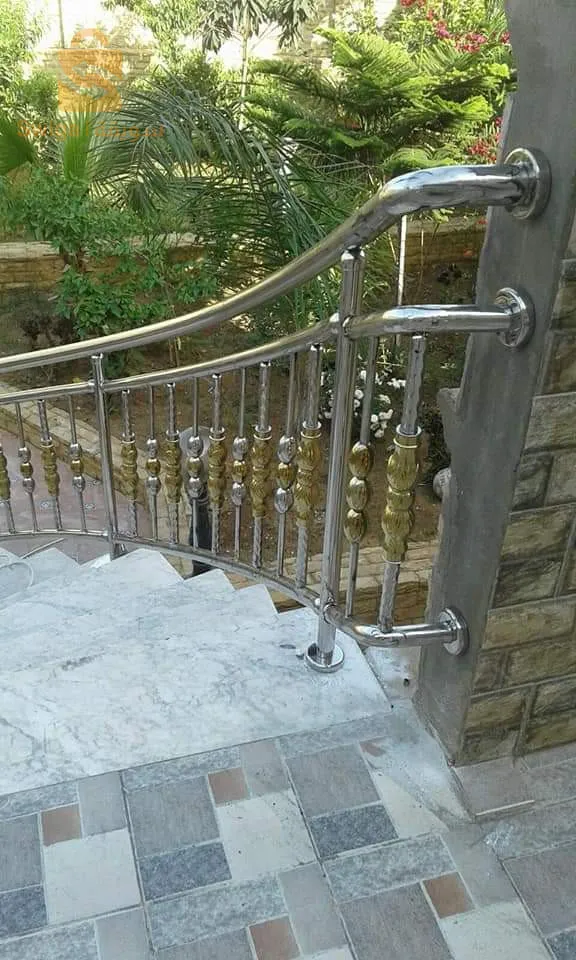 زجاج وانوكس