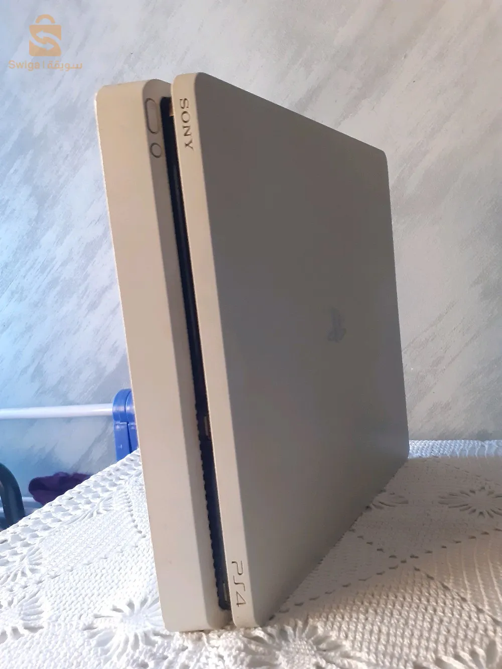 Ps4 slim + 2 manette original v2 + FC24 + PES 2024 + fortinat + fall gays the last ou us resedent evil + abonmmnet ps plus 2 mois