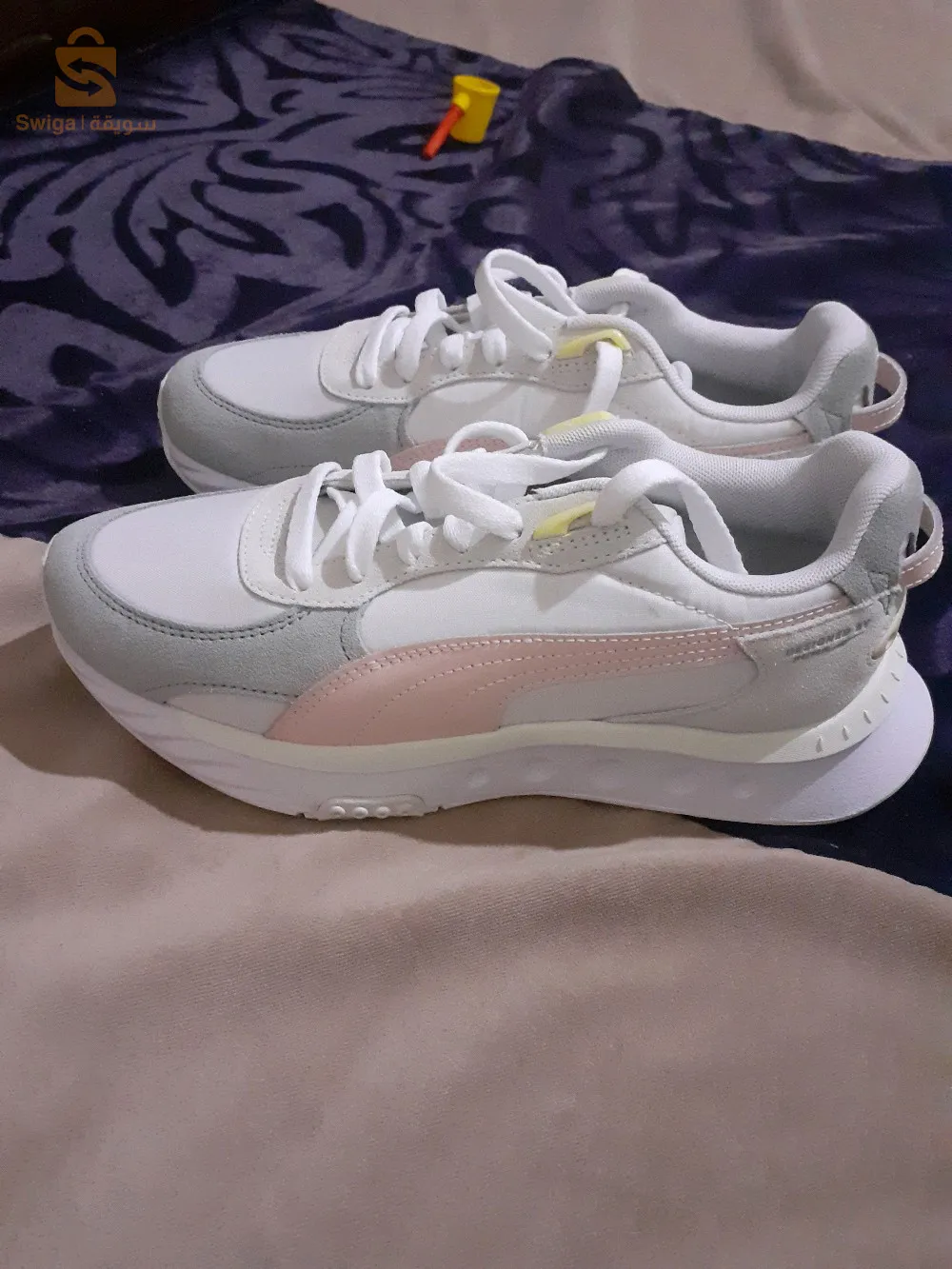 حذاء رياضي نسائي