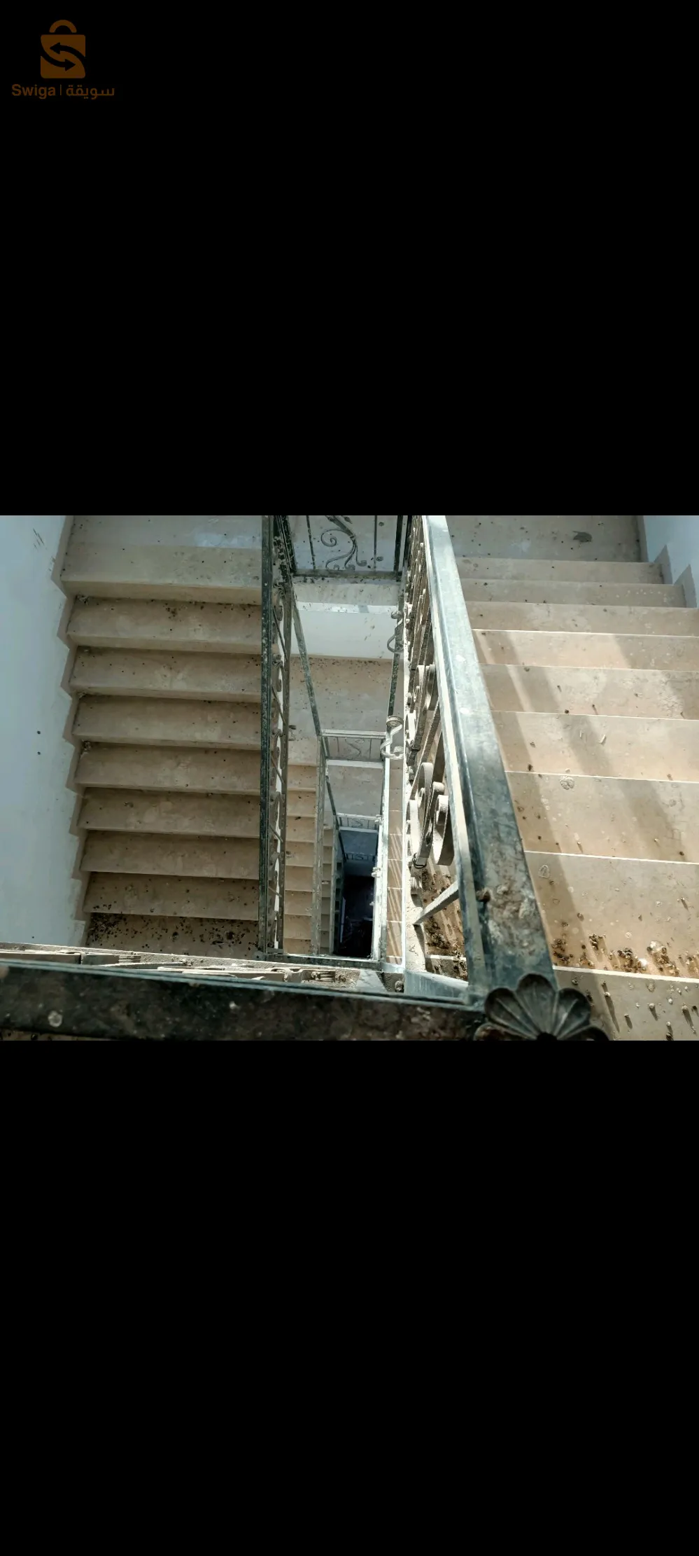 immeuble commercial de 257 M2 composé de 4 étages et une terrasse