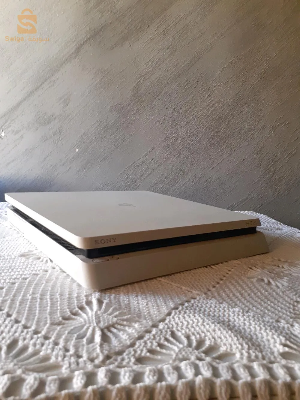 Ps4 slim + 2 manette original v2 + FC24 + PES 2024 + fortinat + fall gays the last ou us resedent evil + abonmmnet ps plus 2 mois