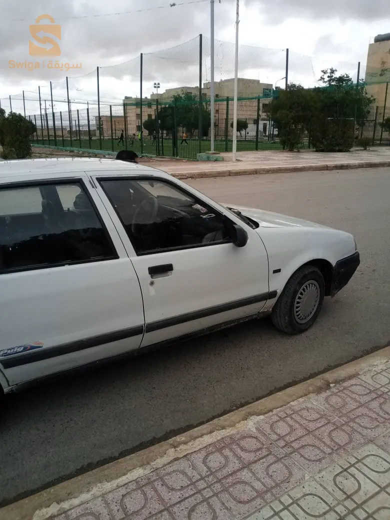 سيارة نظيفة فيها شوي روتوشات خفاف ولال الأمامي معاود جيهة السائق فيها ماستيك فالكابو رجع عليا.