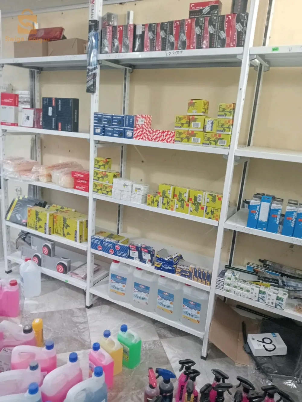 بيع مسلتزمات السيارة