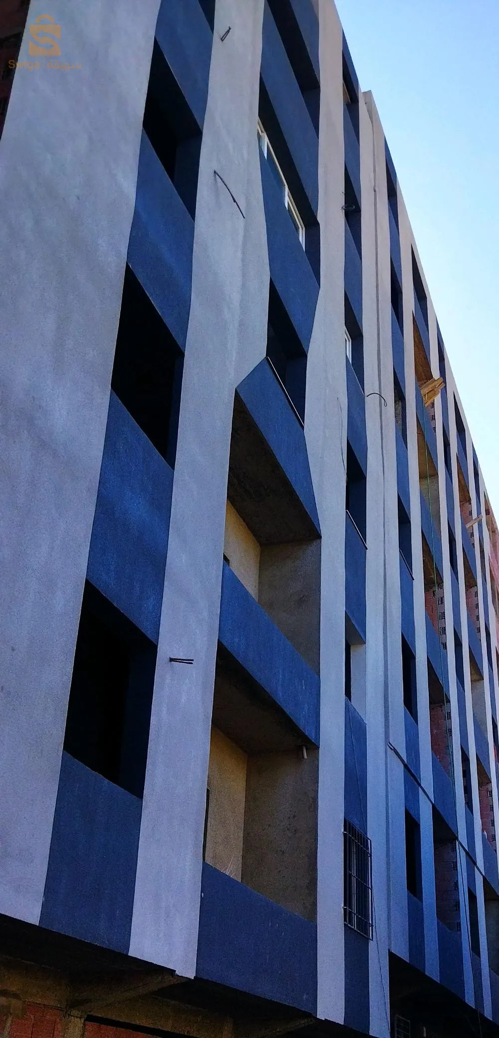 شقة نصف مجهزة