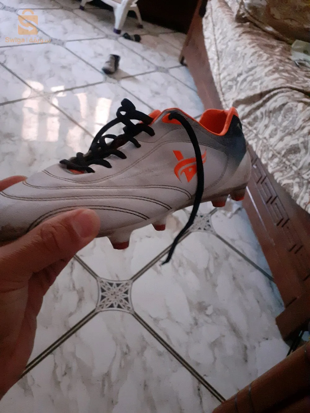 حذاء رياضي مستعمل في حالة جيدة