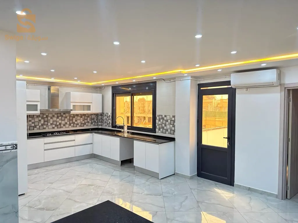 house f4