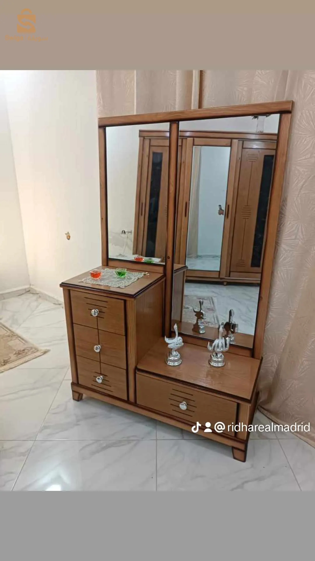غرفة نوم انيقة ماشاء الله ، مصنوعة من الخشب الأحمر ، صلبة و مقاومة بثمن جد مغري و منافس في السوق ، سارعوا في الطلب الكمية محدودة 0772703164