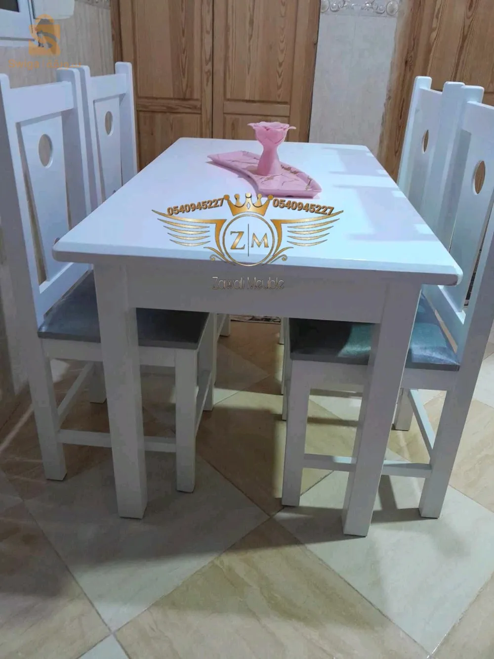 Table 4 et 6 chisse  
bois Rouge 
bin fini