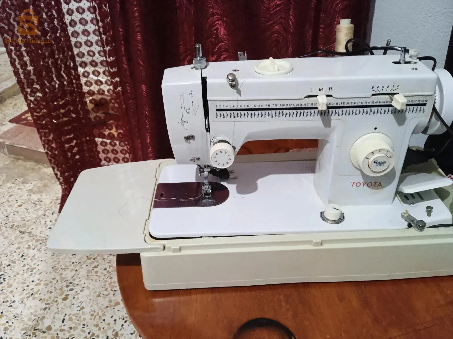 آلة خياطة وتفصيل سورفيلاج وتطرز ومعاها ربعين نوع طويوطا