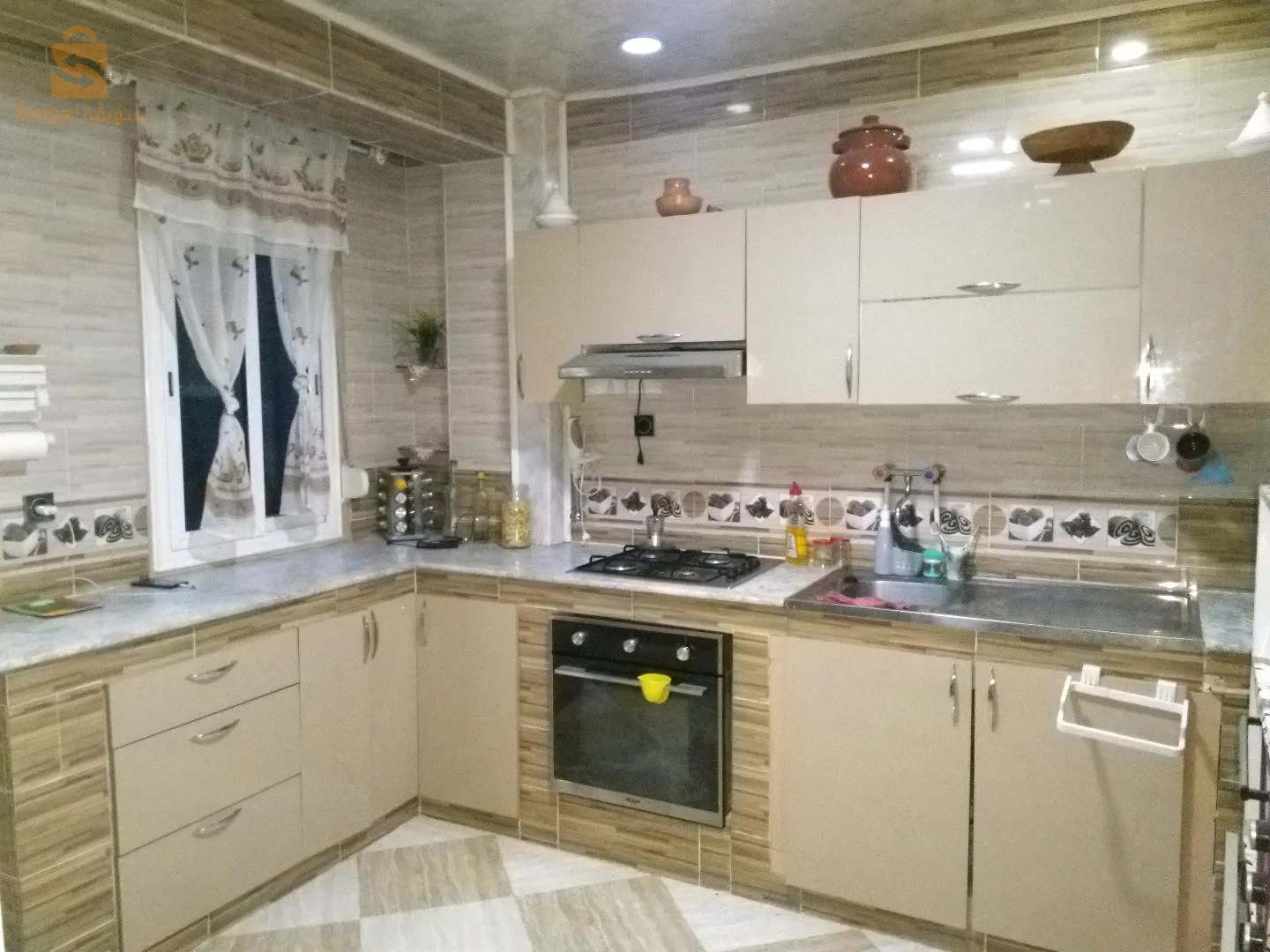 شقة للبيع 3غرف الطابق 3 و. ج13 علي منجلي(عقد ملكية بشرط معلق) للاتصال بصاحب المنزل 0773377031