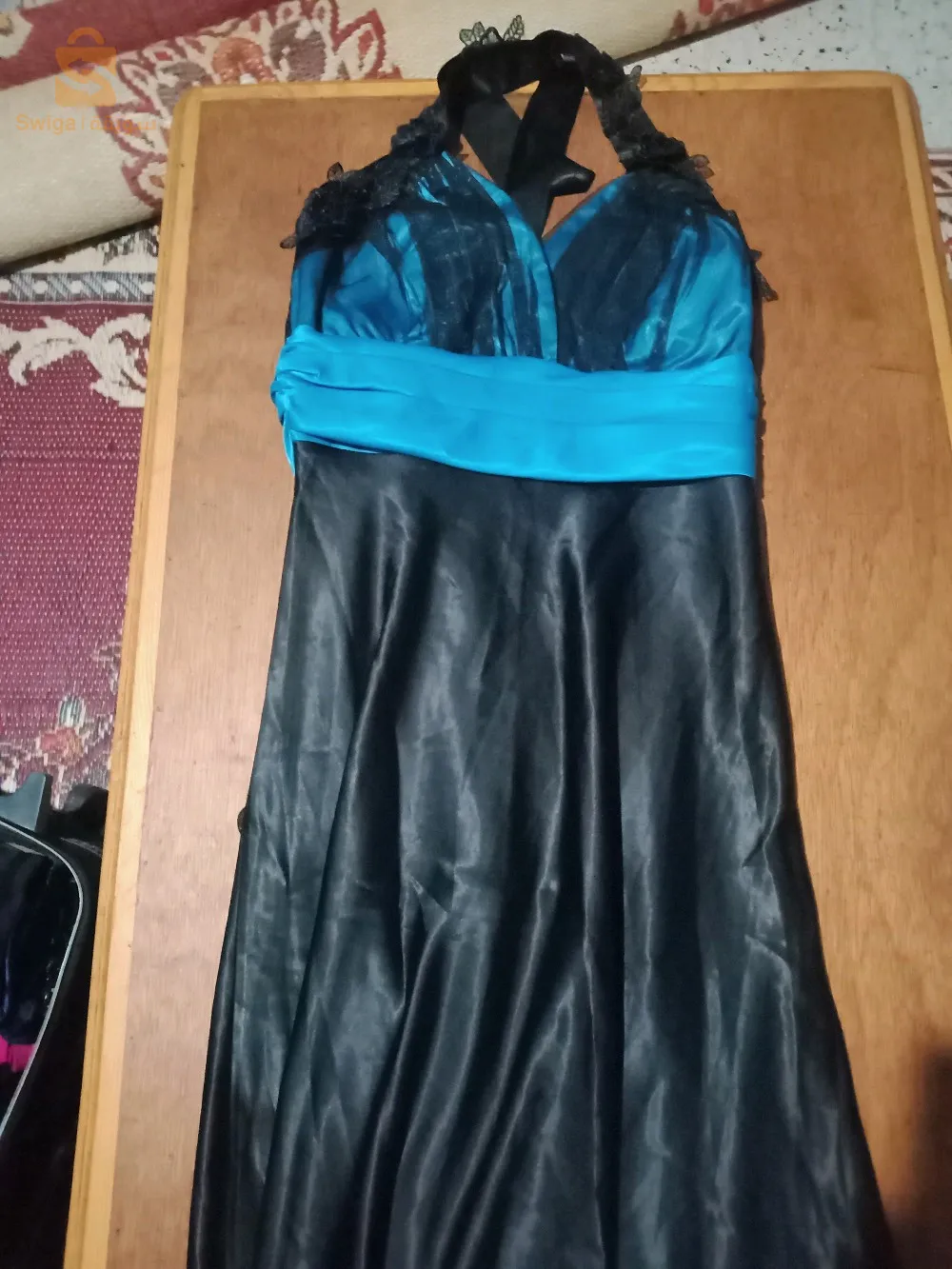 فساتين اعراس واحذية وعطور