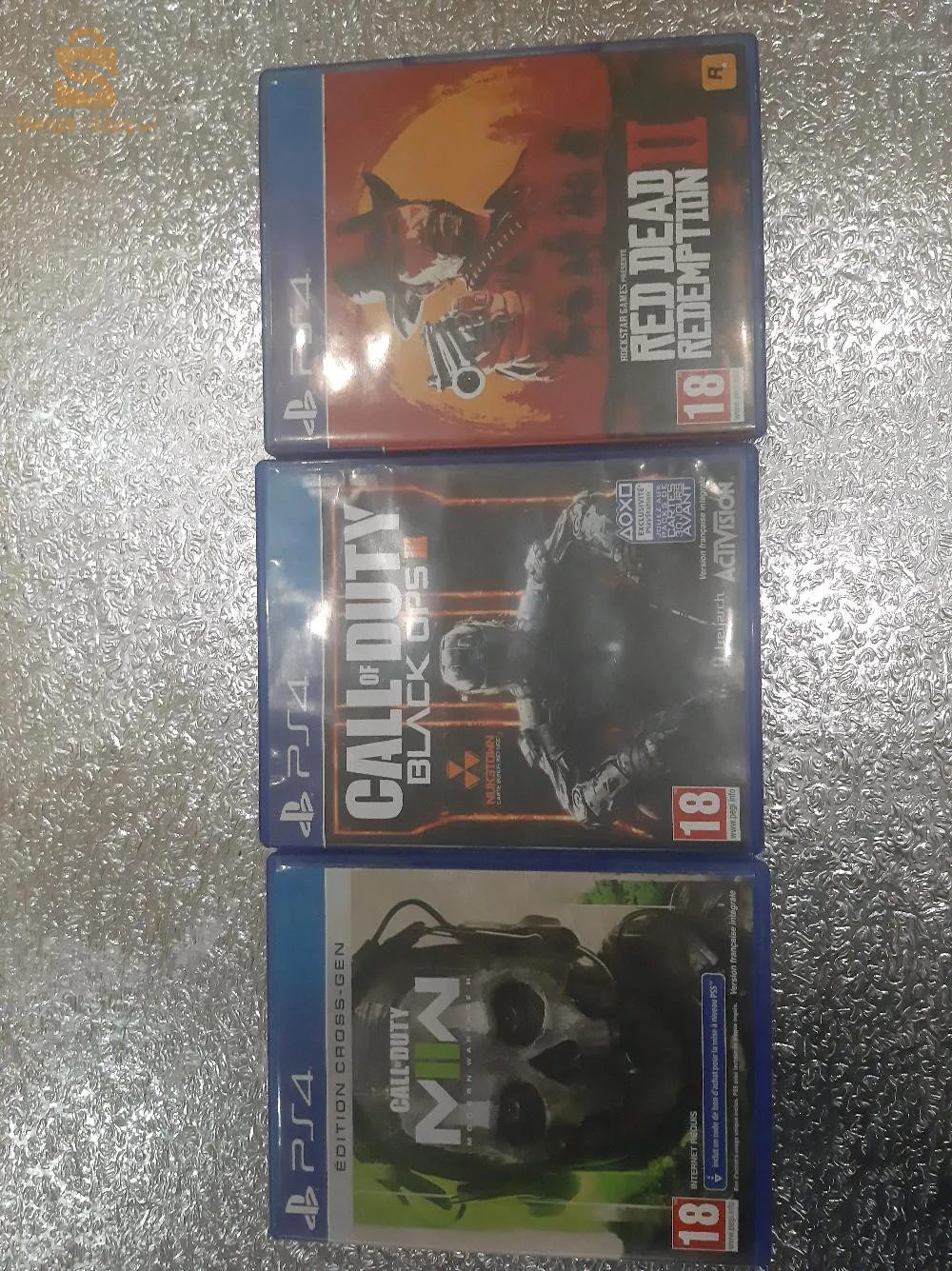 بيع او تبديل ps4 نقي فيه 1تير و 2 منيطات و 3 سيدي و معاه مبرد و شاحن مناطا