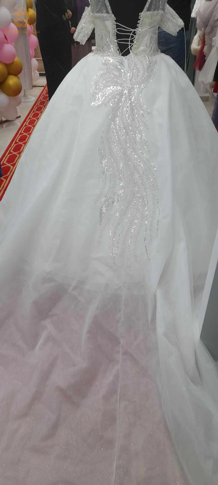 فستان زفاف ابيض