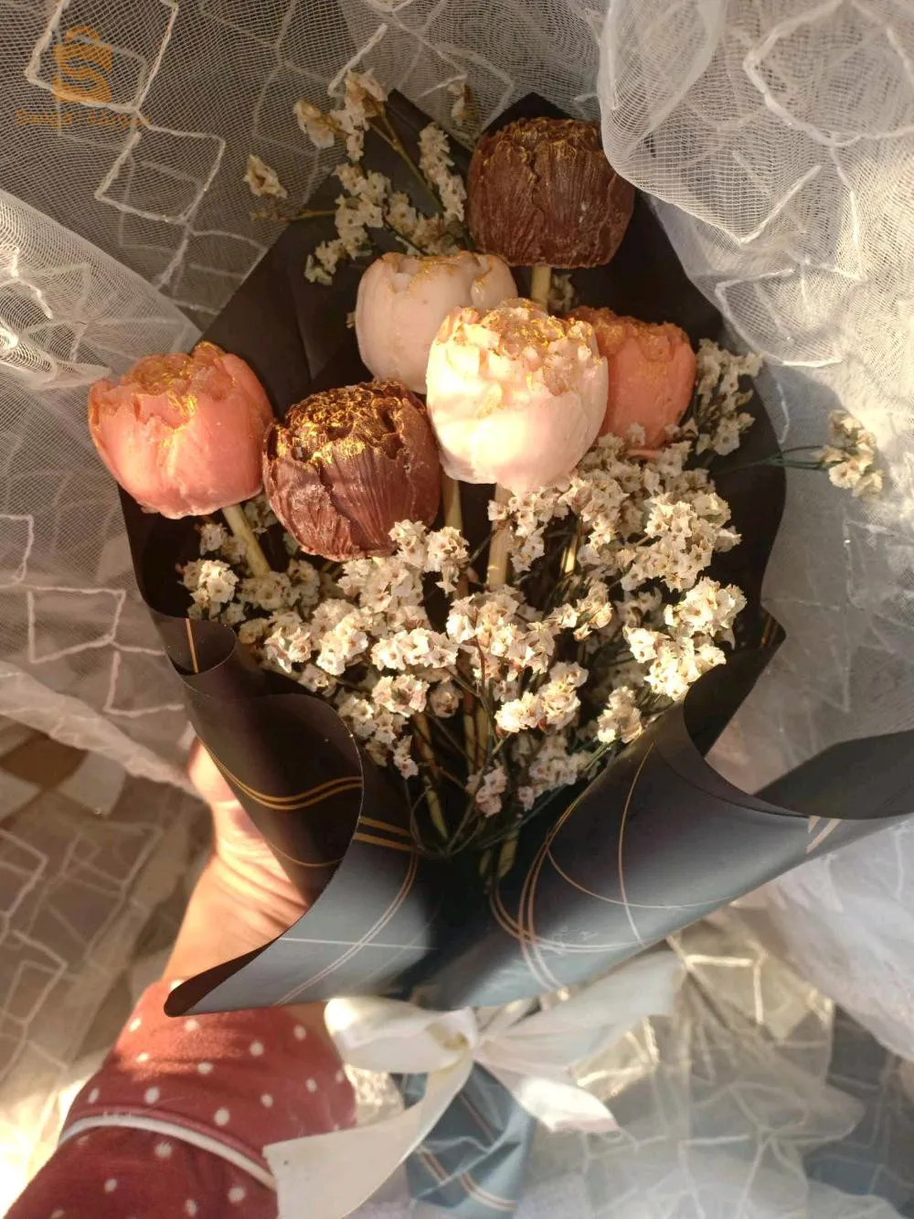 جوزية تمر محشي ورود الشكولاطة فراولة الشكولاطة  ثومي