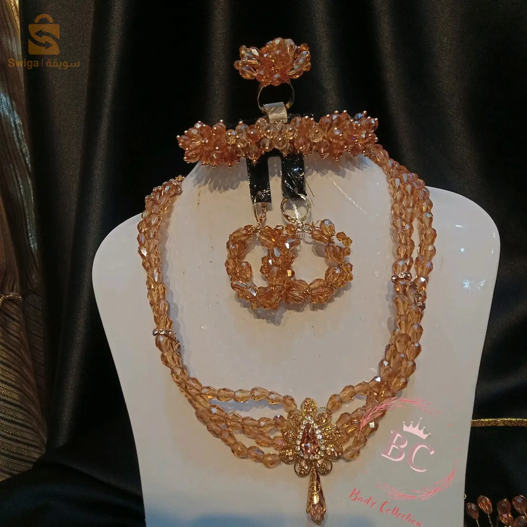 parure en crystal hore
تاج+عقد+براسلي+خاتم+حلقات 
5en 1 quantité limitée