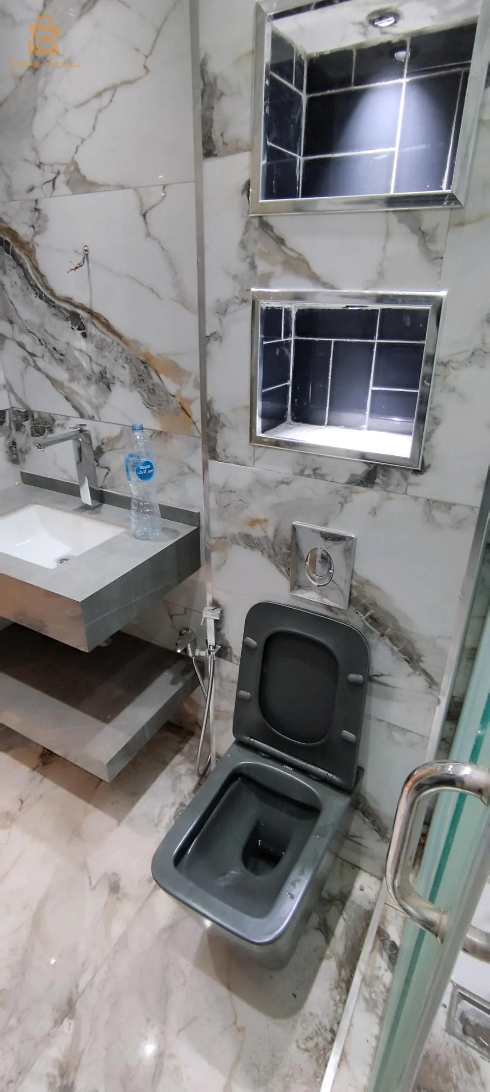 حوض غسل ومرحاض معلق