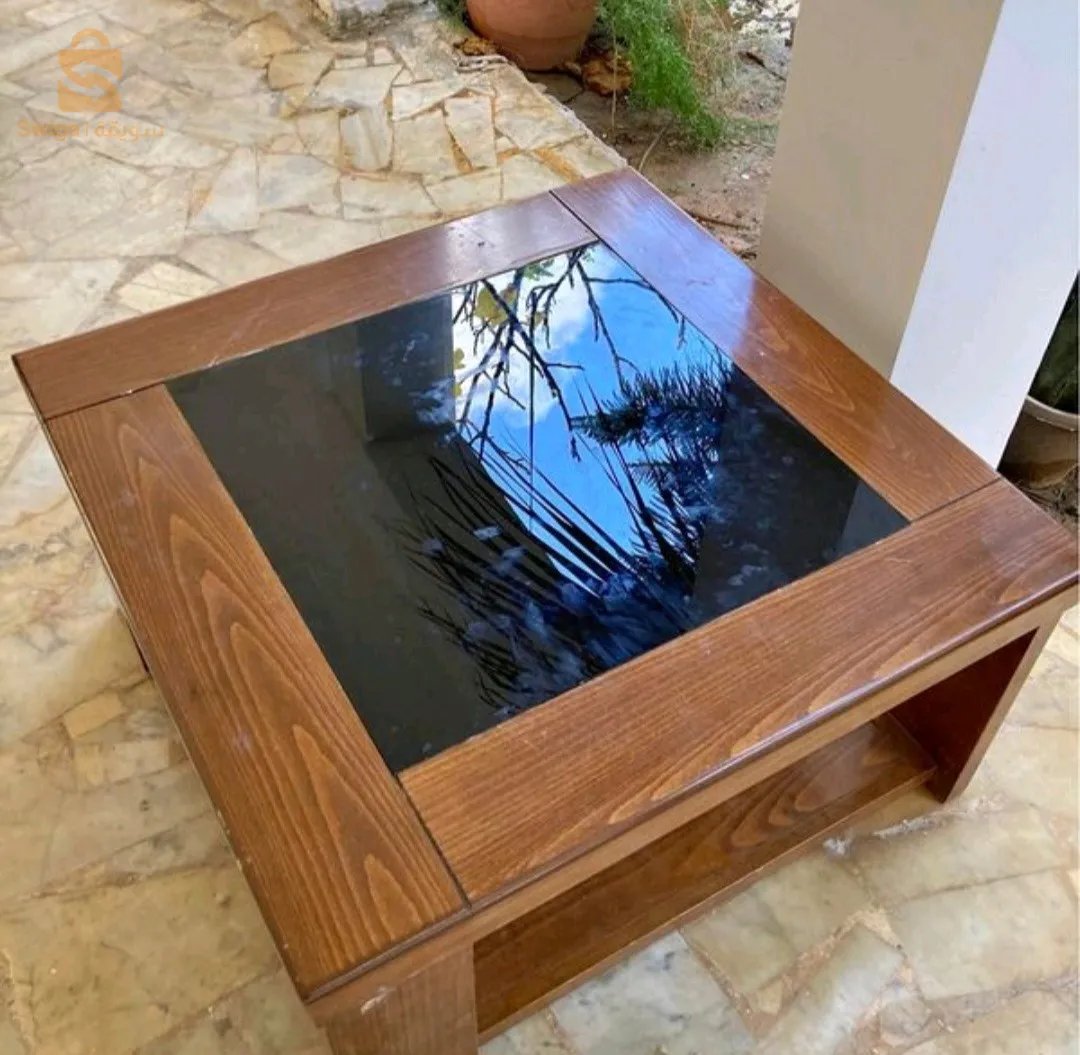 طاولة صالون معها 4طاولات + طاولة مربعة جيدة