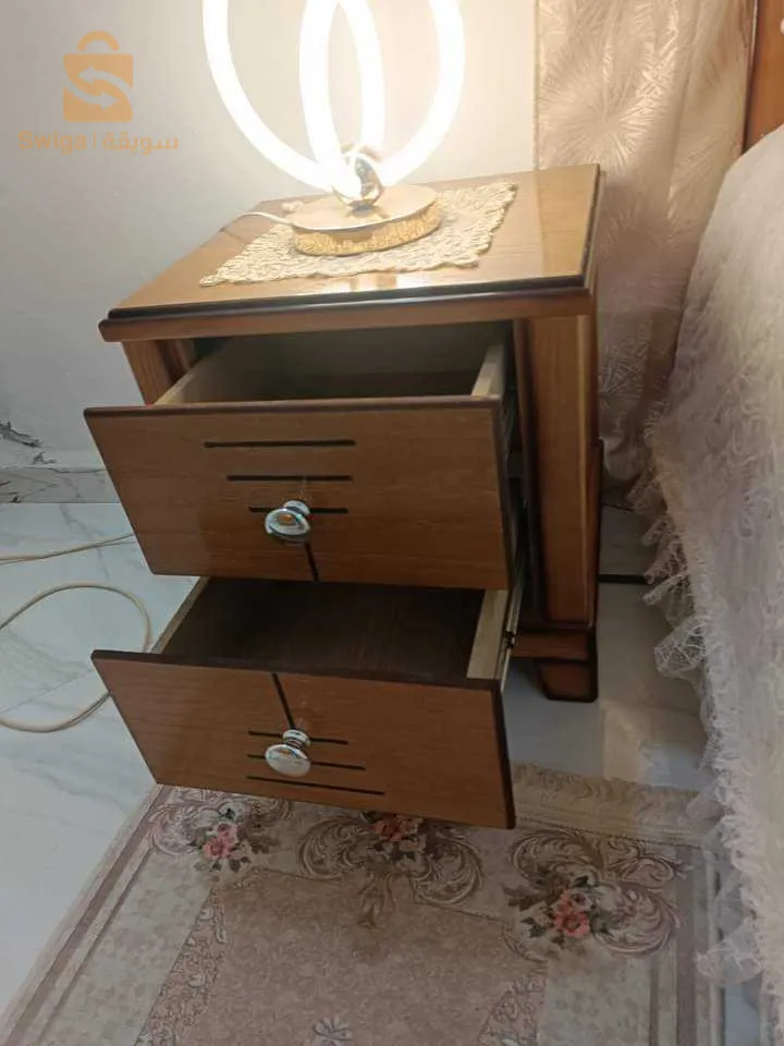 غرفة نوم انيقة ماشاء الله ، مصنوعة من الخشب الأحمر ، صلبة و مقاومة بثمن جد مغري و منافس في السوق ، سارعوا في الطلب الكمية محدودة 0772703164