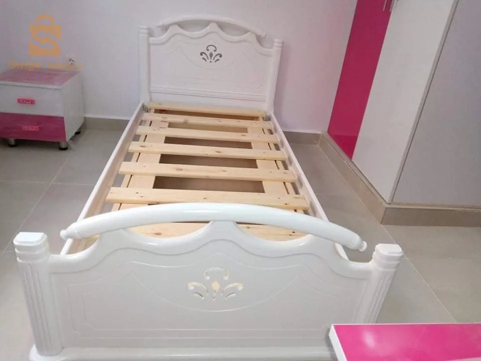 les lit 🛏 bois hetre  très  solide
سرير خشب اتر  نوعية جد جيدة