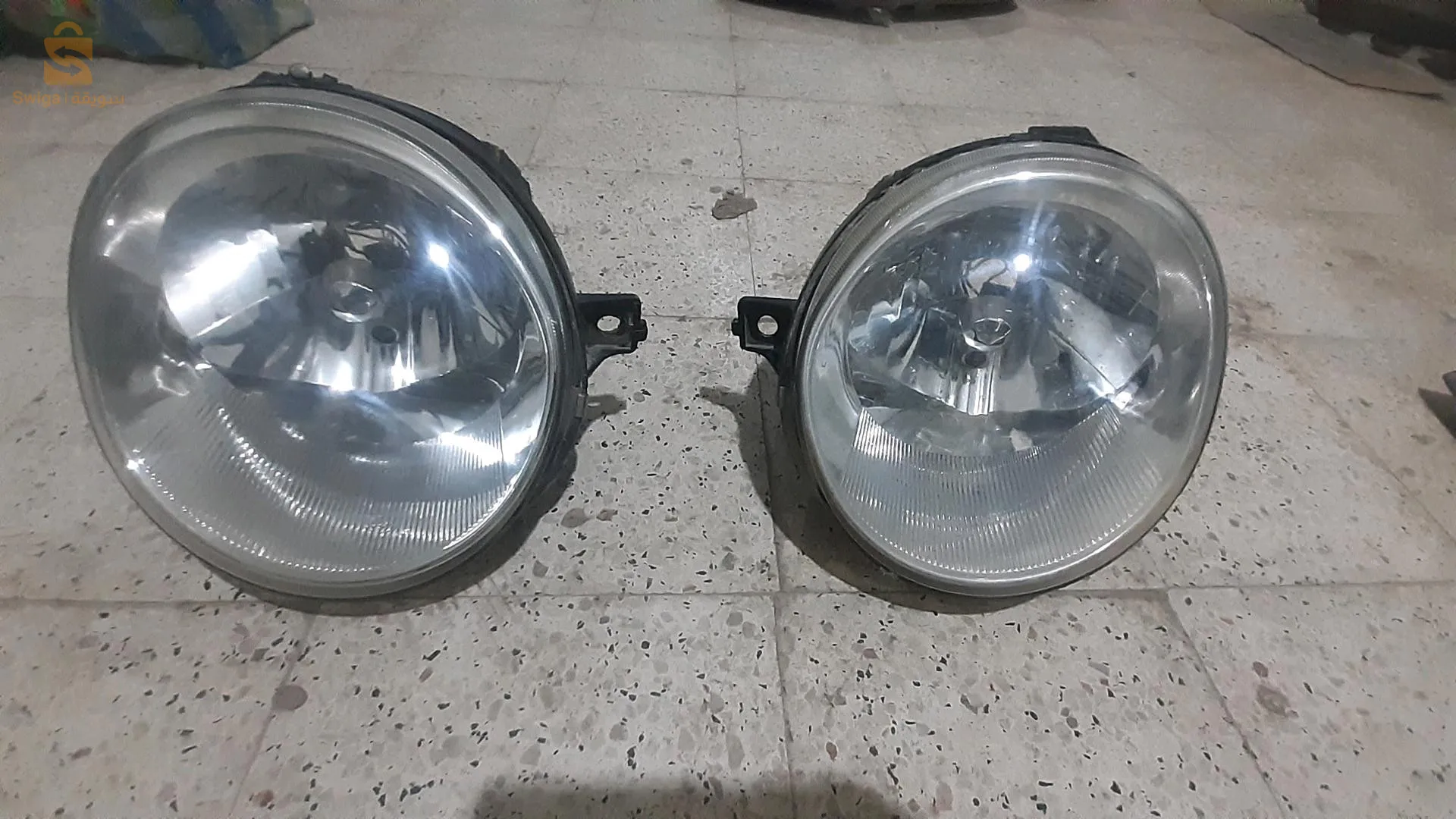 مصابيح سيارة كيوكيو في حالة جيدة،0771430571