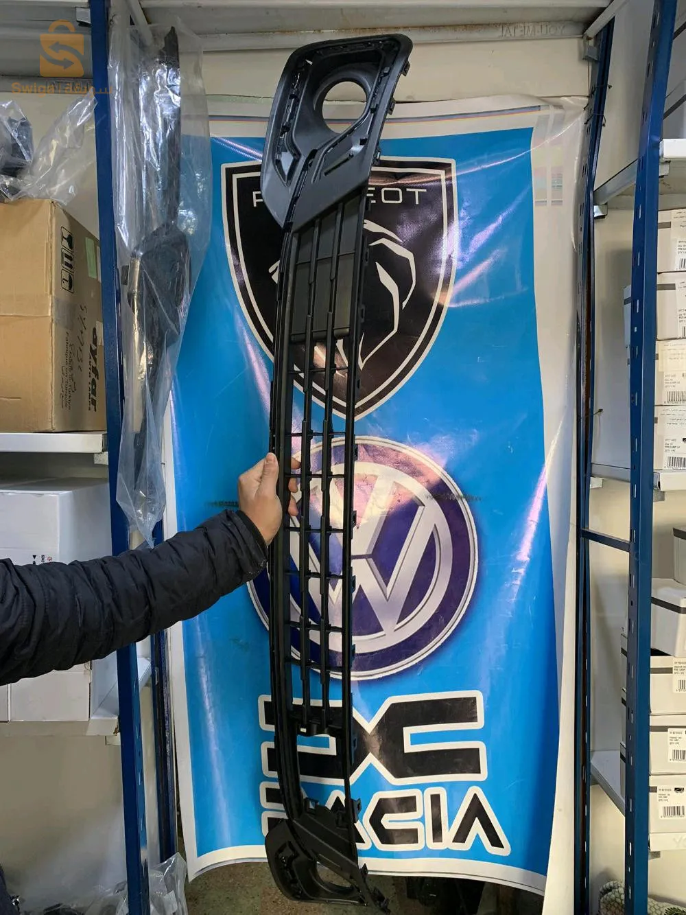 بيع قطع غيار وهياكل السيارات