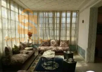 1000 maître carré
Bâti 400
12 chambres / 2 salons
3 cuisines / 2 salles de bains + WC / 2 garages / 3 jardins / un puits / une cend d'eau / térace / 27 m façade /
Deux façades / gaz/elct/eau/internet