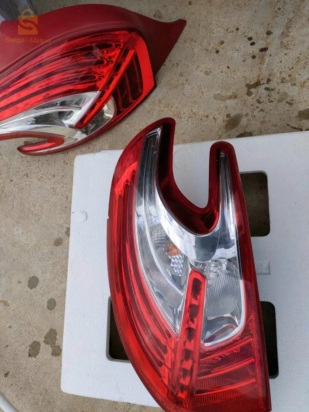 deux feu de stop Peugeot 208 avec led