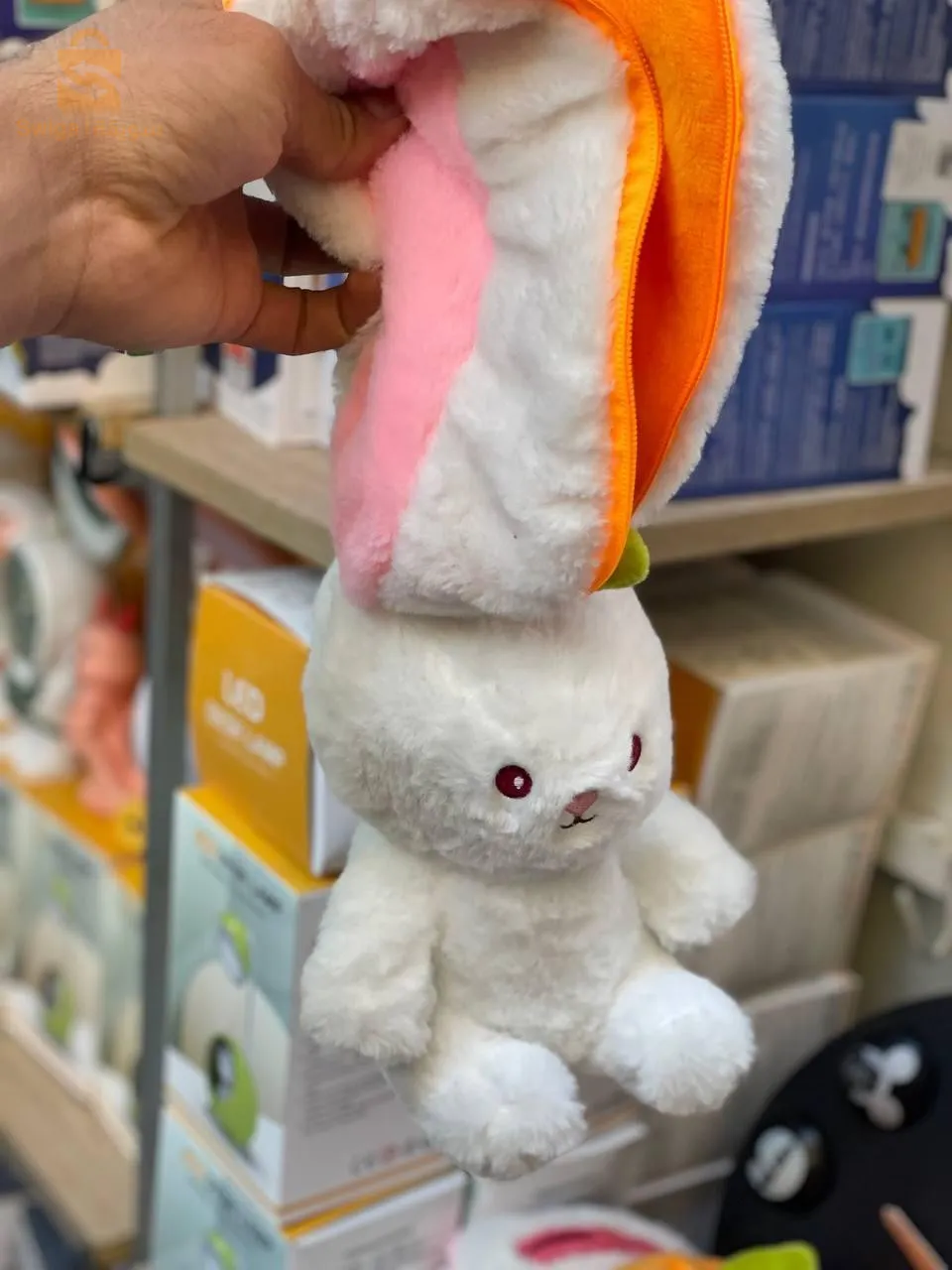 دمية الارنب والجزرة