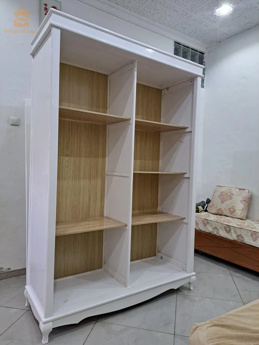 خزائن و أسرة نوم خشب احمر حسب الطلب