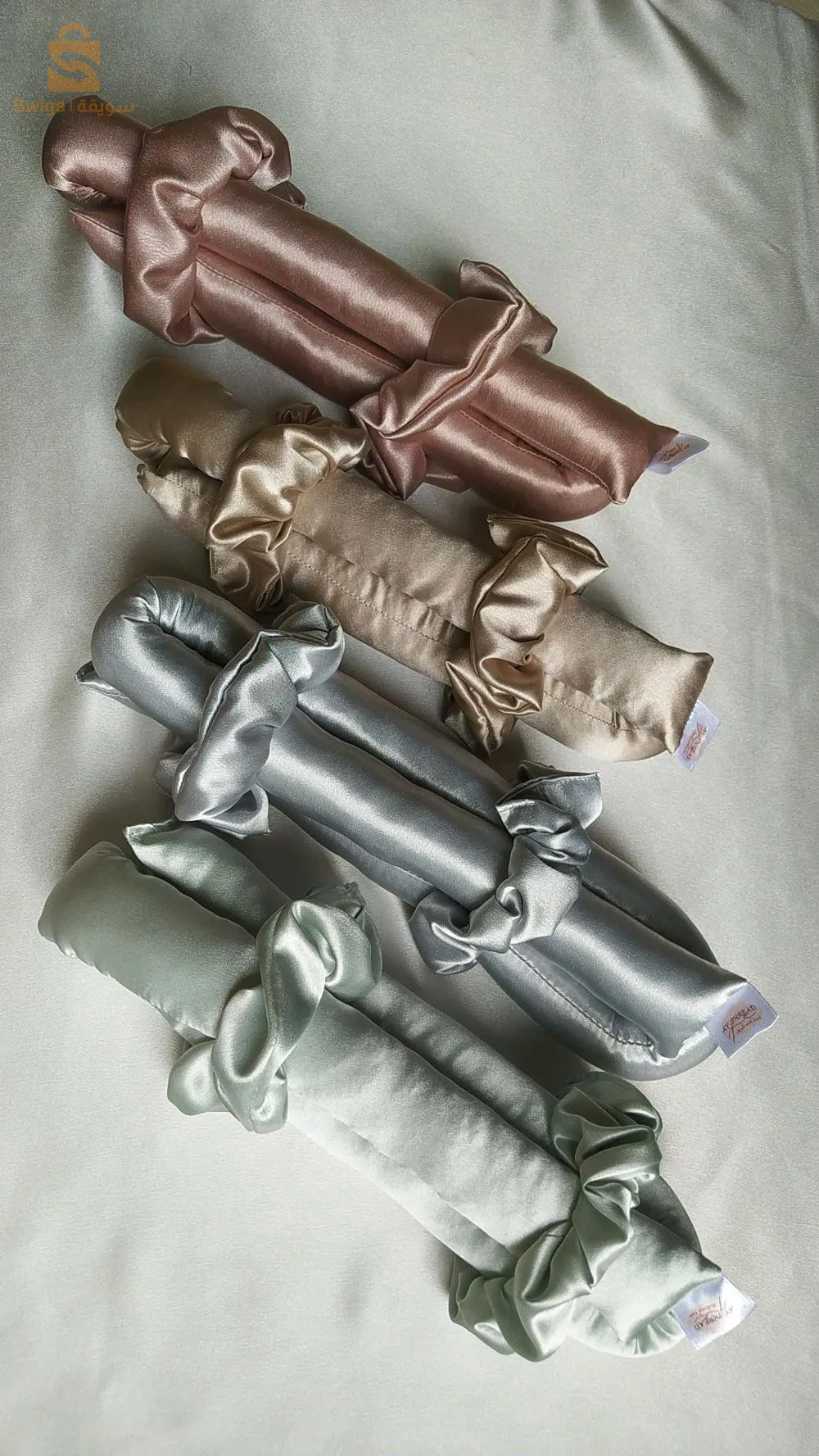 مجموعة مصنوعة من الساتان