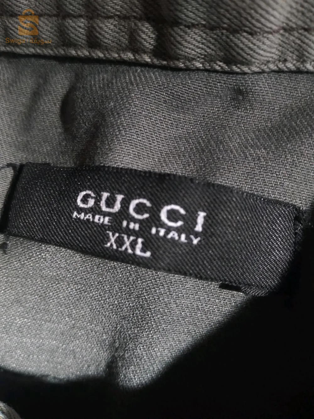 هناك قميص واحد فقط ، سوف أنزع إعلان حينما يباع