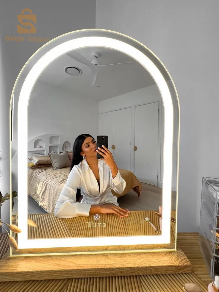 المرآة العصرية المضيئة