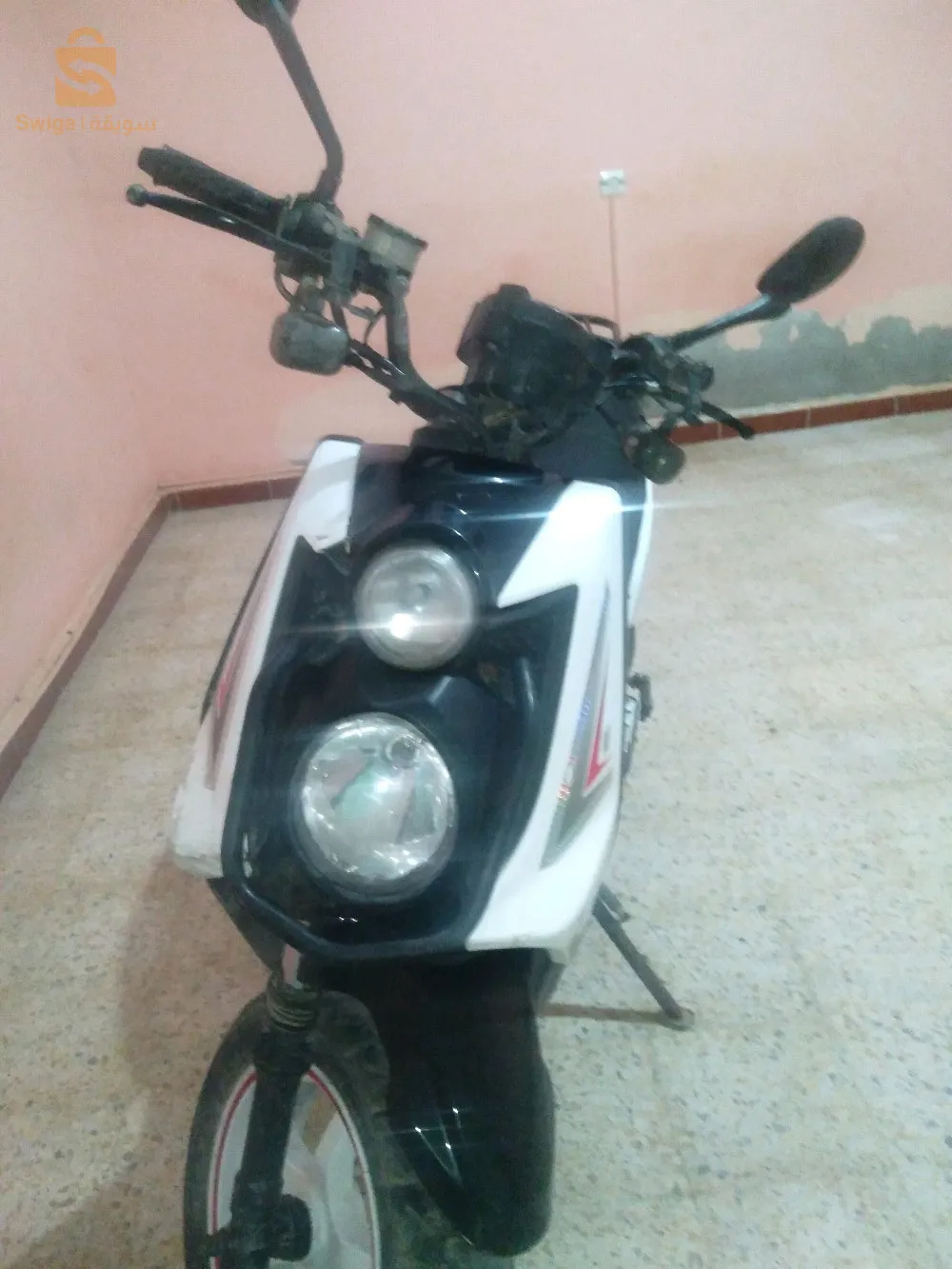 موطو فيسبا. جفاتي. 2015 نظيفة تمشي لباس بيها. محرك جيد. كتابة فقط.